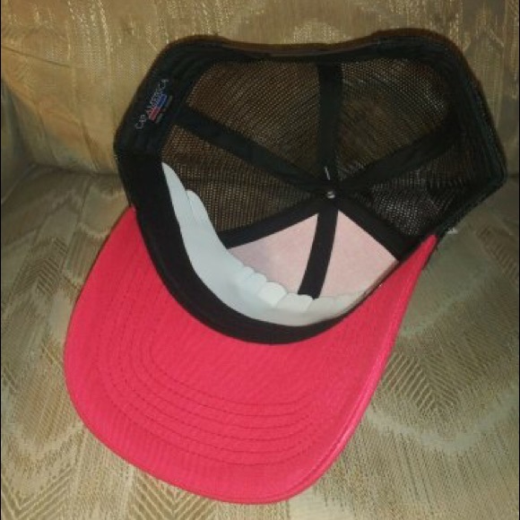 Trip Advisor Snapback Hat Mesh Back Adjustable Red Black Cap America i3025 NWT - Picture 6 of 8